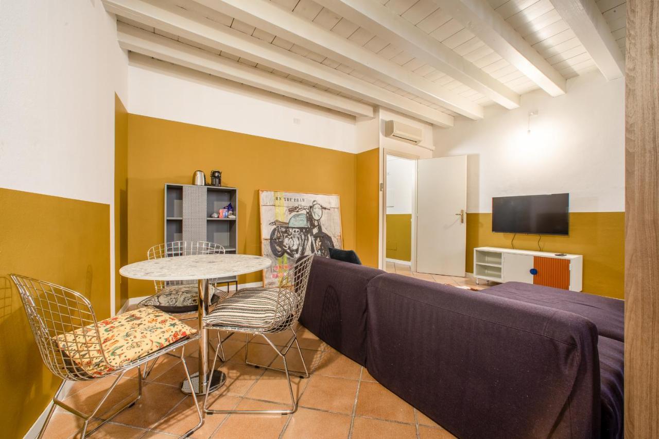 Arena, Center, Hospital - "The Yellow" Apartment Verona Ngoại thất bức ảnh